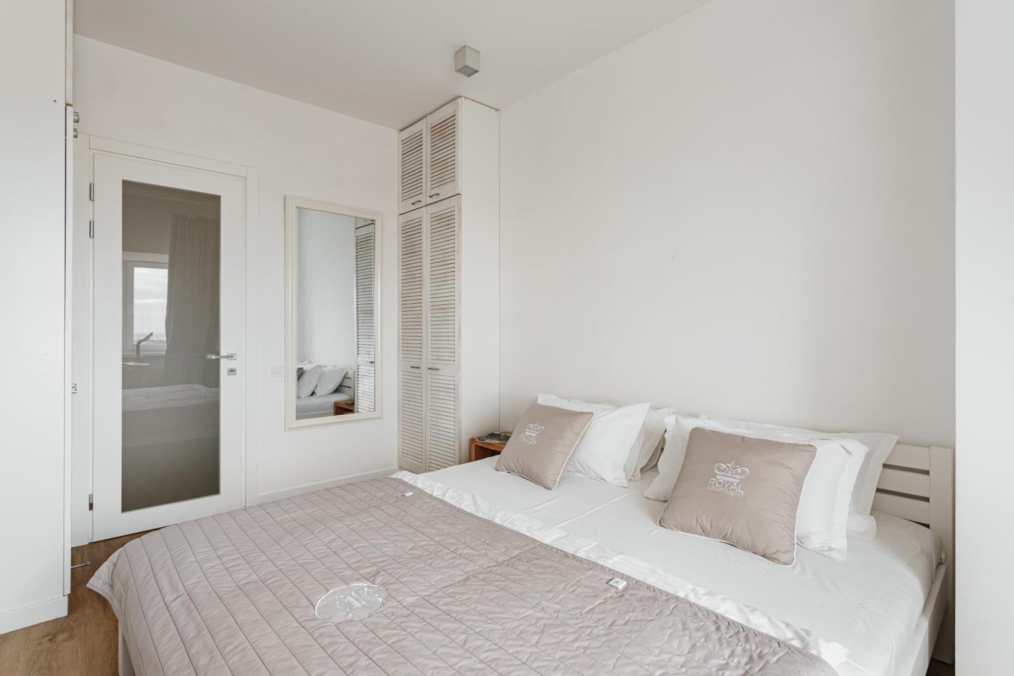 Royal Sky Apartments Odesa Room photo